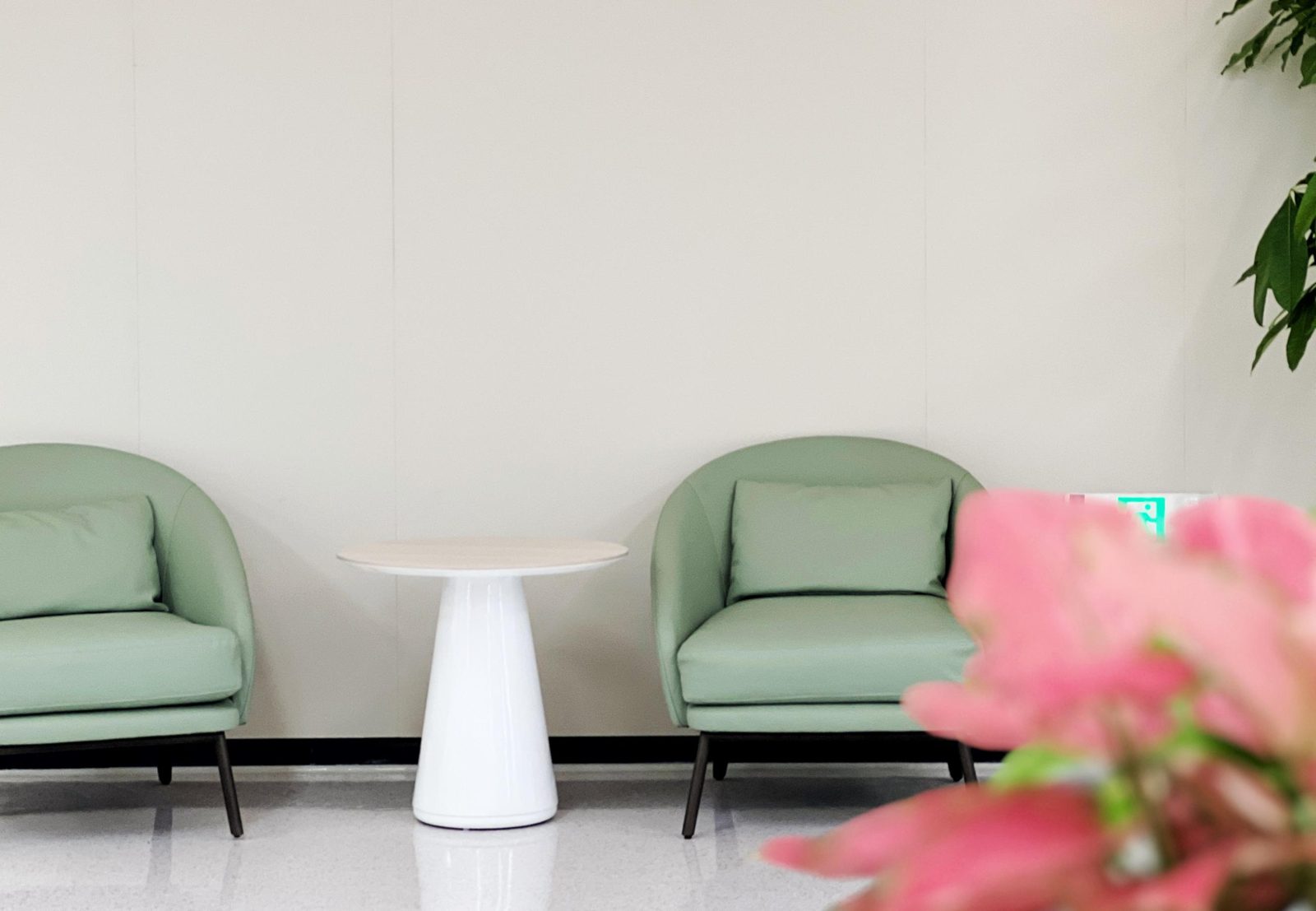 Single-room ward floor